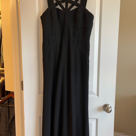 Black Gown - Picture 8 of 8